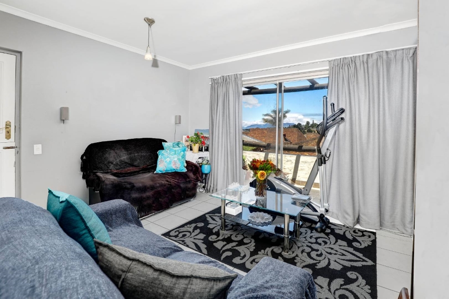 2 Bedroom Property for Sale in Loevenstein Western Cape